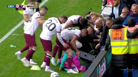 Sao West Ham cứu mạng cậu bé nhặt bóng